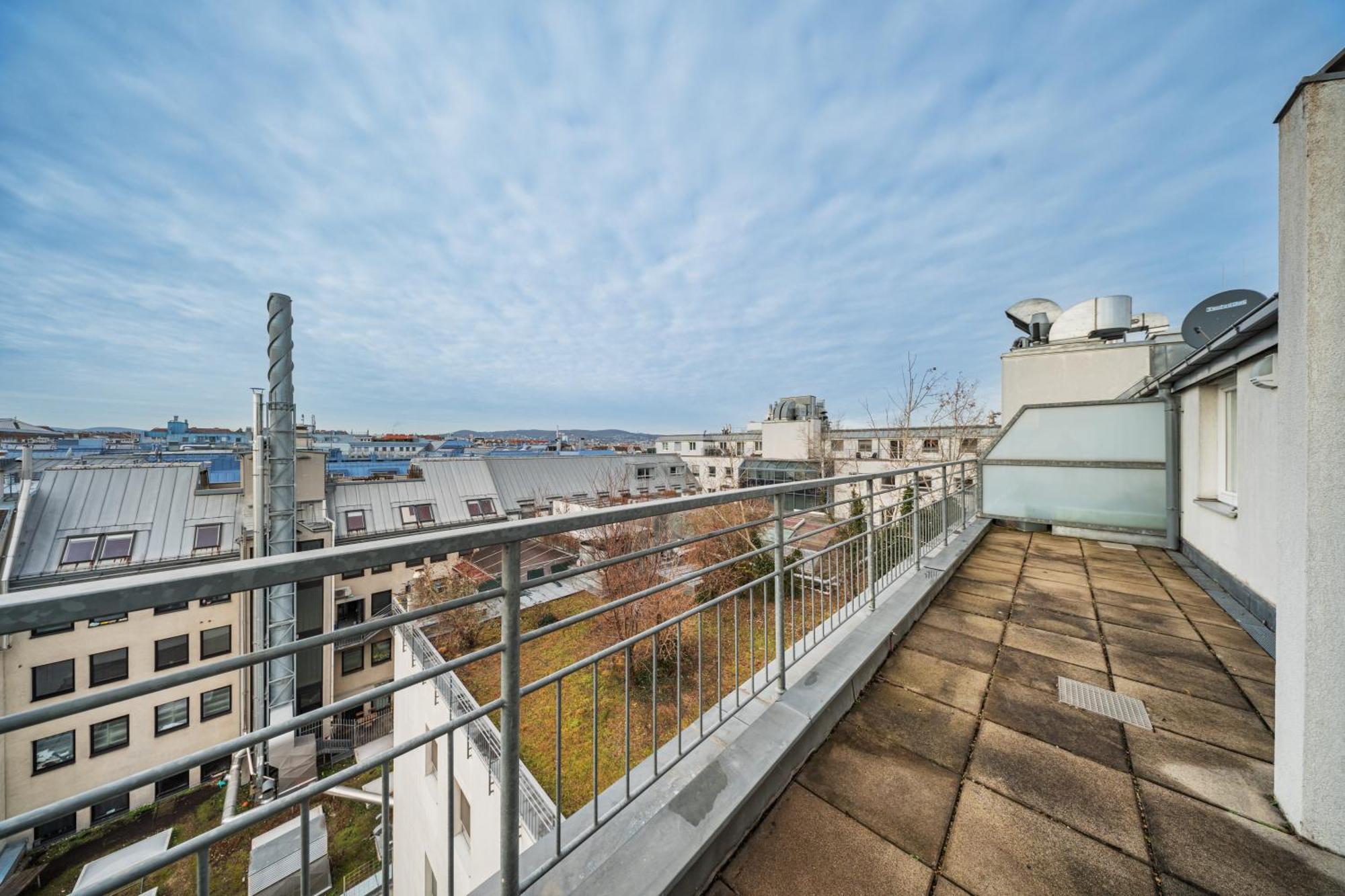 Rooftop View Haven Apartment